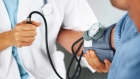 ماذا  يحدث في جسم الإنسان عندما يعاني من ارتفاع ضغط الدم؟