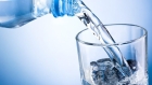 قبل النوم والأكل والاستحمام.. 4 فوائد لشرب الماء