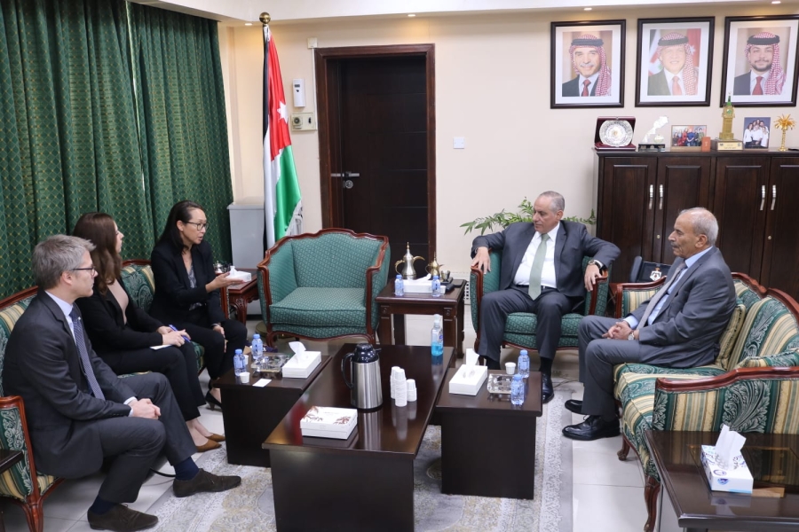 وزير العدل يبحث ورئيس بعثة الصليب الأحمر في الأردن سبل تعزيز التعاون