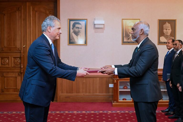 السفير الخريسات يقدم أوراق اعتماده لرئيس جمهورية المالديف