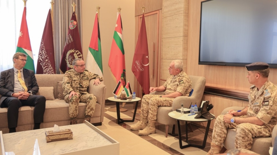 رئيس هيئة الأركان المشتركة يبحث مع نظيره الألماني التطورات الإقليمية والدولية