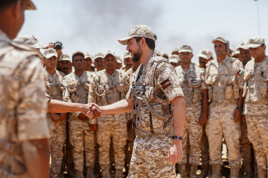 نائب الملك يتابع تمرينا عسكريا تعبويا في المنطقة العسكرية الوسطى_صور