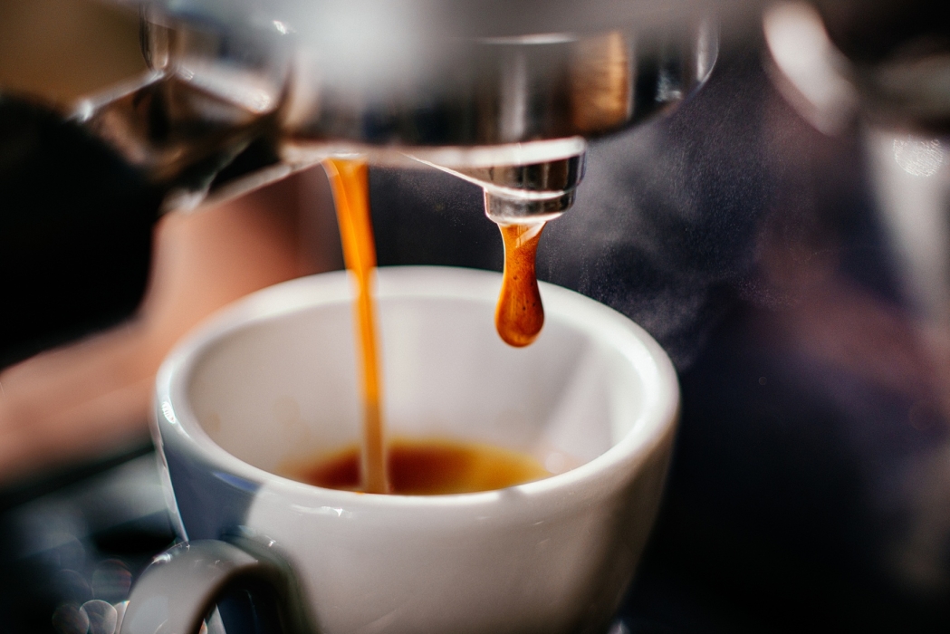 فقدان 65 ألف كوب قهوة في مصنع تسلا