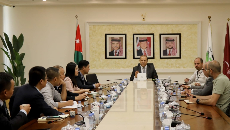 أمين عام الأشغال يبحث مع القنصل الاقتصادي الصيني إنجاز مشروع طريق السلط العارضة