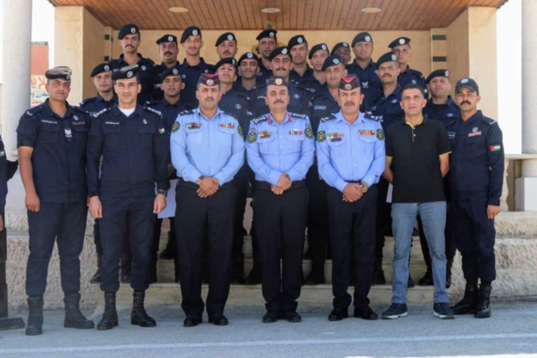 العقيد الشريف حسين ال عصام يرعى تخريج دورة (القطعة المنتظرة)....صور