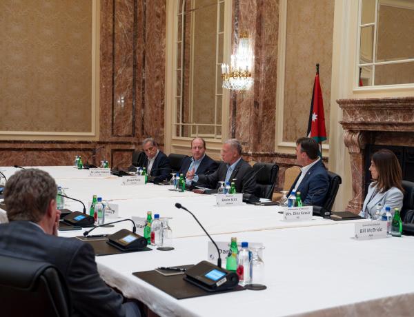 الملك يلتقي حكام ولايات أمريكية من الحزبين الديمقراطي والجمهوري