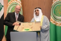 البرلمان العربي يمنح الفايز وسام التميز العربي  ..صور