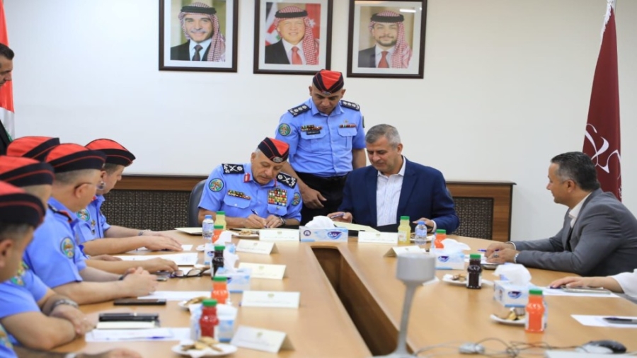 مذكرة تفاهم لإيصال الطاقة الشمسية لمواقع تابعة لمديرية الأمن العام