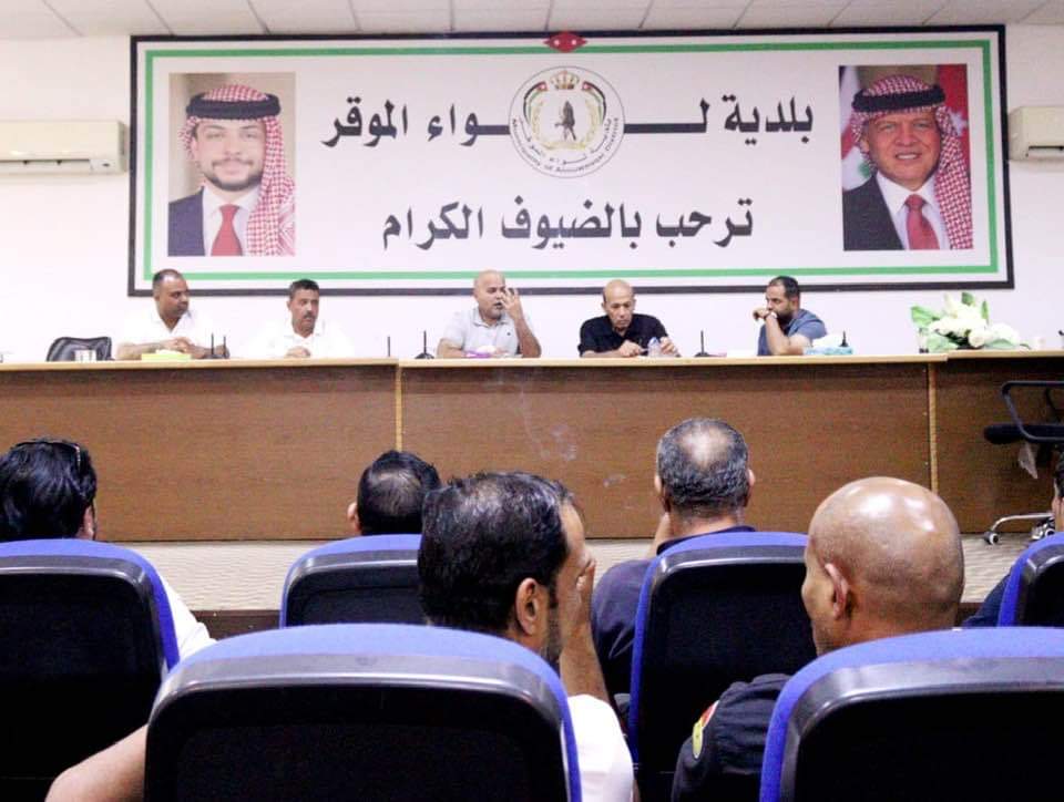 رئيس بلدية لواء الموقر يلتقي كوادر قسم البيئة ...صور