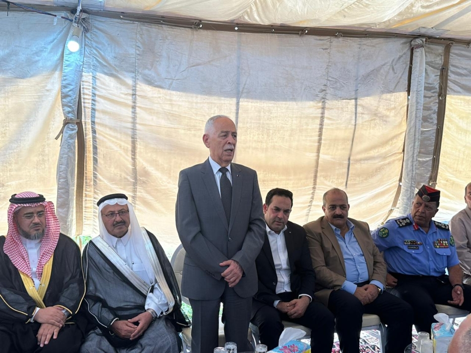 مندوبا عن الملك وولي العهد.. العيسوي يعزي عشيرتي الرجوب والزعبي...صور