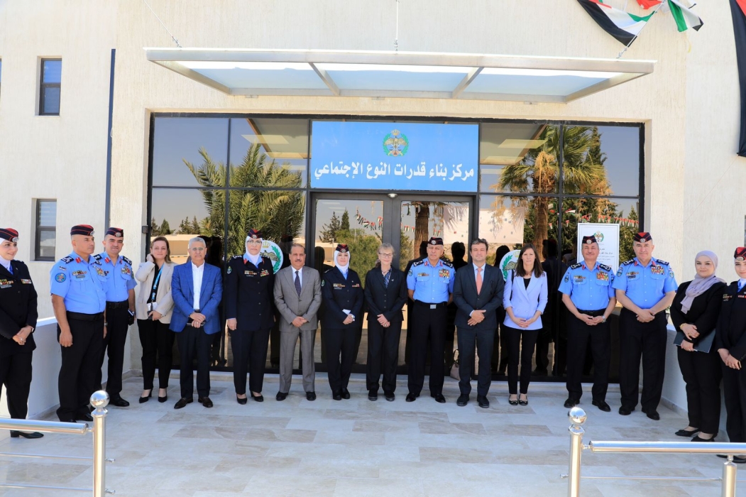 مدير الأمن العام يفتتح مركز بناء قدرات النوع الاجتماعي في أكاديمية الشرطة الملكية، ويزور إدارة البحث الجنائي..صور