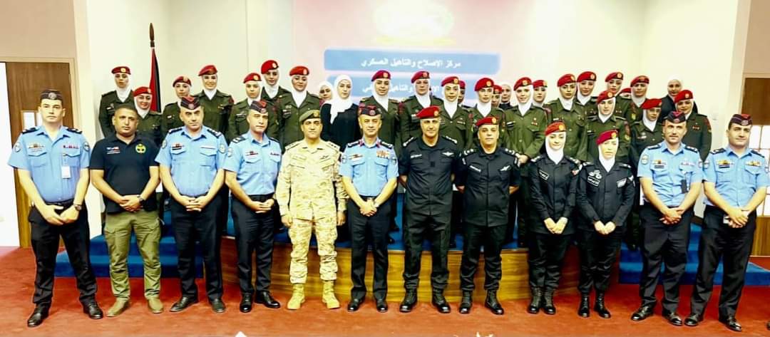 تخريج دورة المرأة الآمنة لمرتبات مركز الإصلاح والتأهيل العسكري (الإناث)...صور