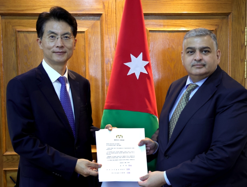 الخارجية تتسلم نسخة من أوراق اعتماد السفير الكوري