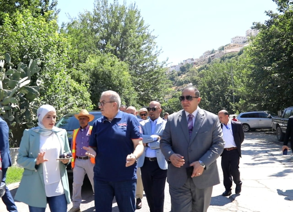 أبو السمن يتفقد عددا من مواقع العمل في محافظة البلقاء