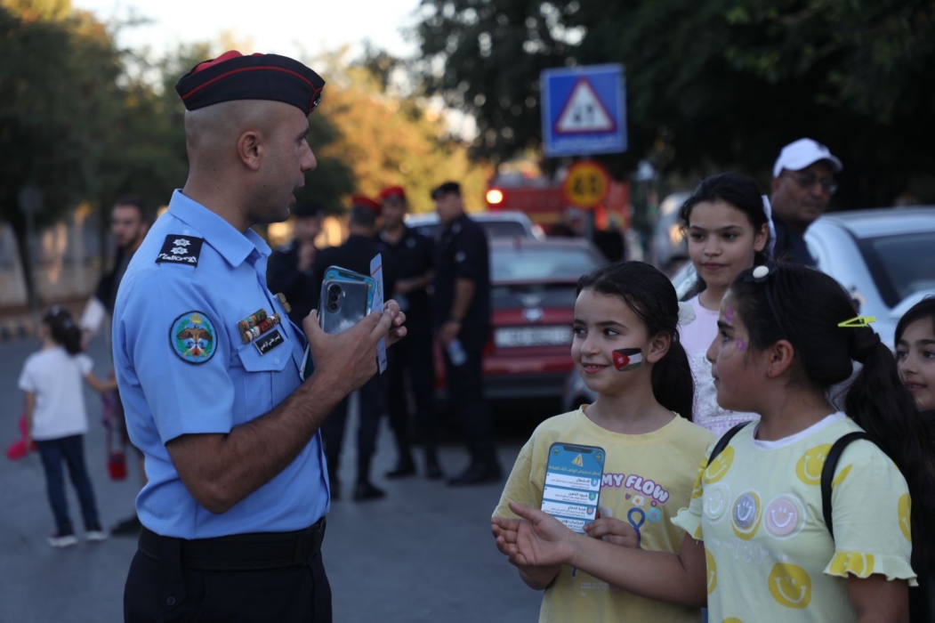 الأمن يطلق محطة التوعية المتنقلة ضمن حملته المرورية_صور