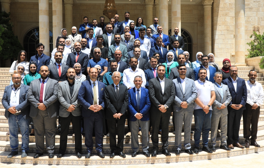 رئيس الديوان الملكي يلتقي وفدا شبابيا من محافظة البلقاء...صور