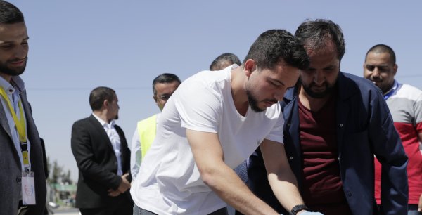 ولي العهد ينشر رابط التسجيل لجائزة العمل التطوعي