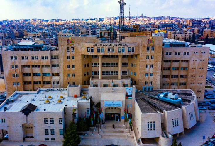 البدء بتنفيذ المرحلة الأولى من إعادة تأهيل الطريق الدولي معان – المدورة