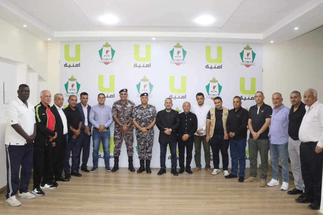 وفد مديرية الأمن العام يزور اندية المحترفين ....صور