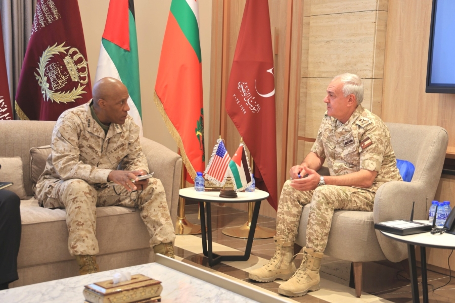 الحنيطي يستقبل قائد القيادة الأمريكية في افريقيا