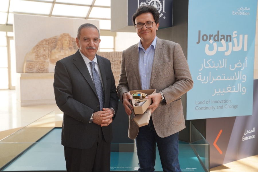 وزير الثقافة المصري يزور متحف الأردن
