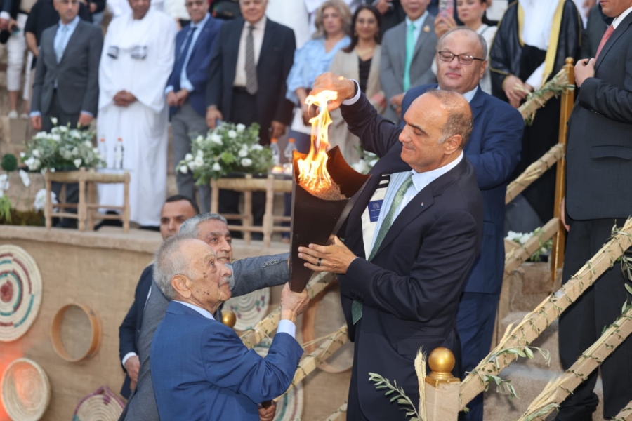 مندوبا عن الملك ...رئيس الوزراء يفتتح مهرجان جرش...صور وفيديو 