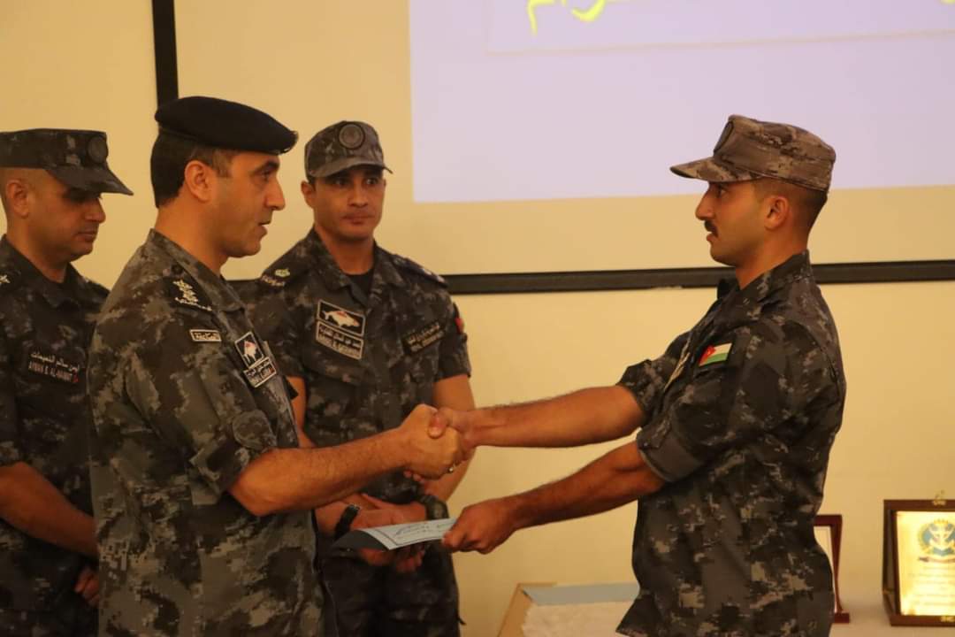 تخريج دورة تفتيش السفن (VBSS) في قيادة القوة البحرية والزوارق الملكية...صور