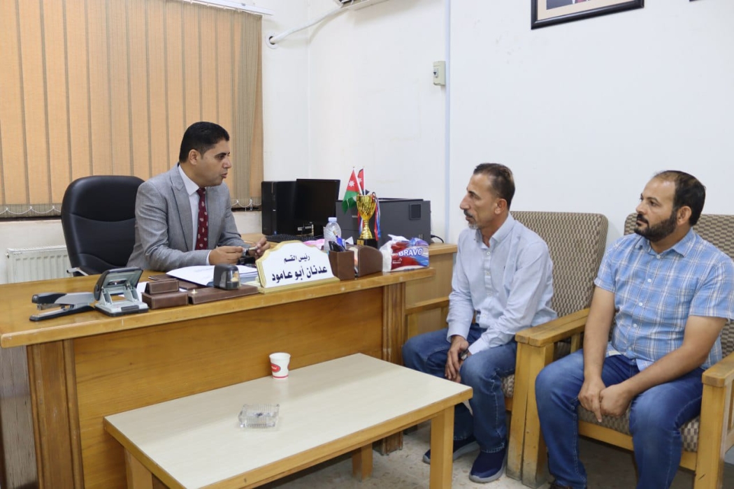 الشرفات يتفقد الاقسام التابعة لمديرية التربية والتعليم