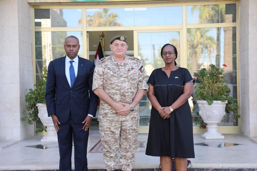 مدير عام الخدمات الطبية الملكية يستقبل سفيرة جمهورية رواندا ...صور