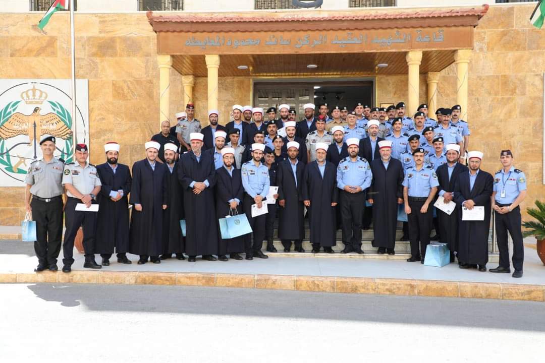 تخريج دورات تخصصية في  أكاديمية الشرطة الملكية...صور