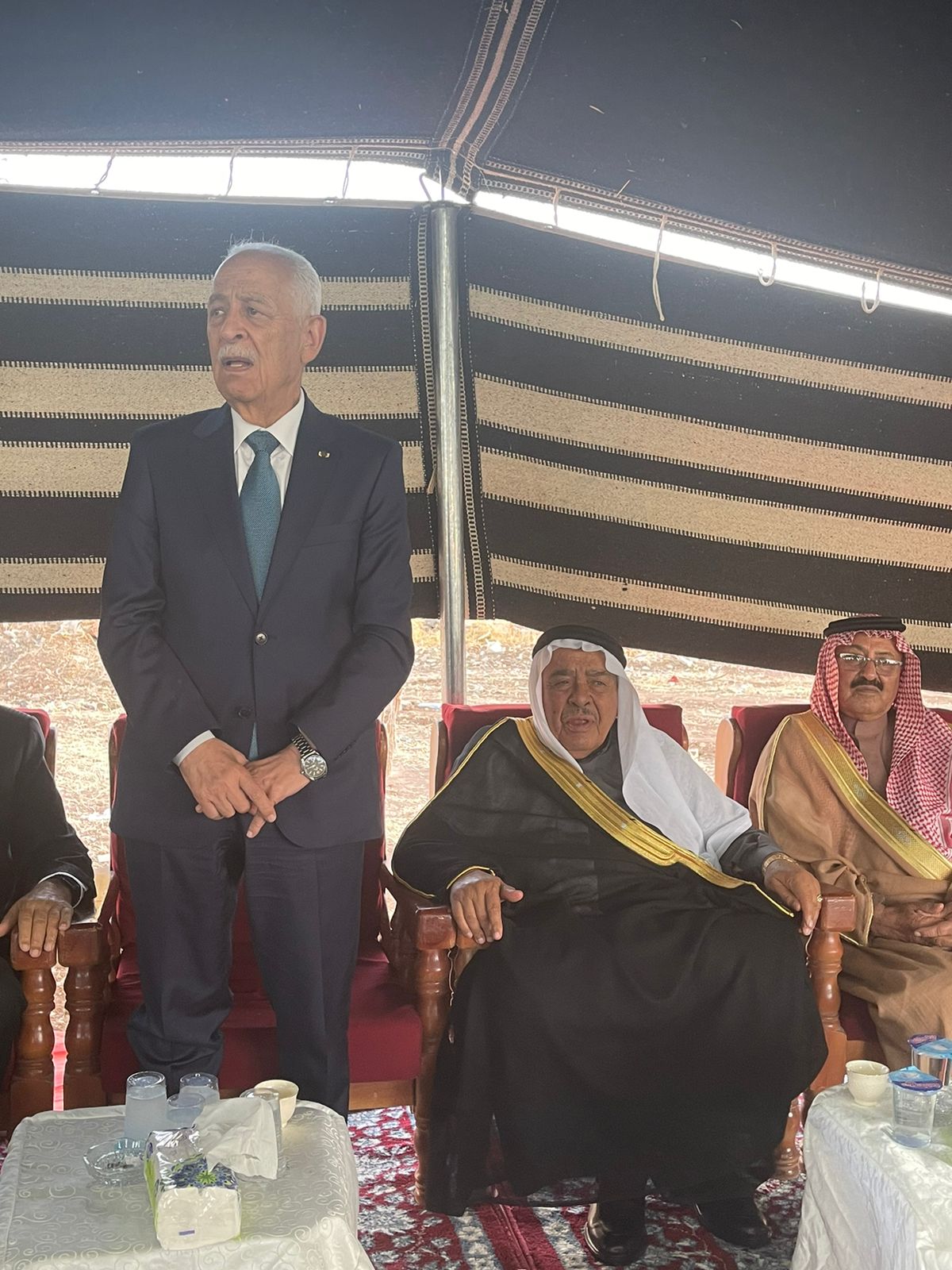 مندوبا عن الملك وولي العهد.. العيسوي يعزي عشيرتي الشريدة والشوابكة...صور