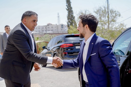 ولي العهد يحاور مجموعة من الشباب في محافظة الزرقاء