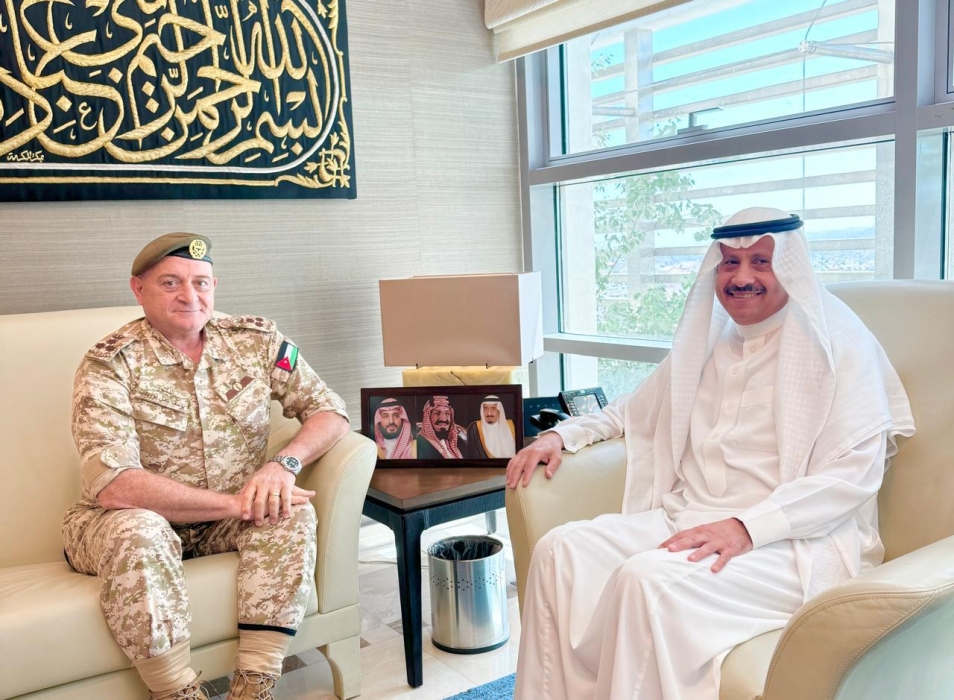 السديري يستقبل مدير عام الخدمات الطبية الملكية