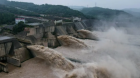 إجلاء الآلاف في وسط الصين بعد تصدع سد بسبب الفيضانات