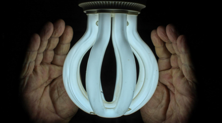 تجربة استخدام عدادات كهرباء ذكية في 5 آلاف مأوى بالزعتري