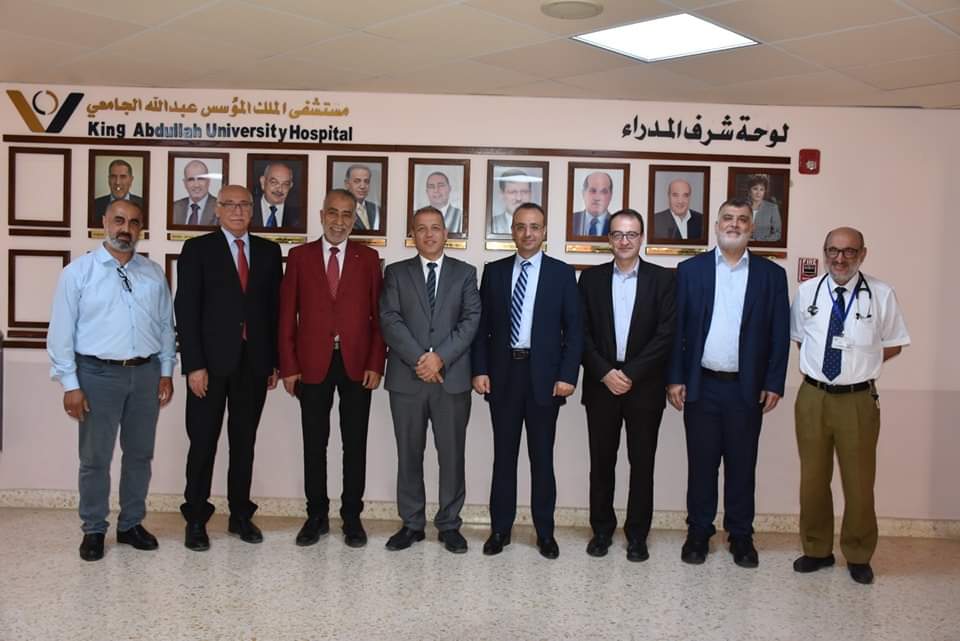 وفد فلسطيني يزور مستشفى الملك المؤسس