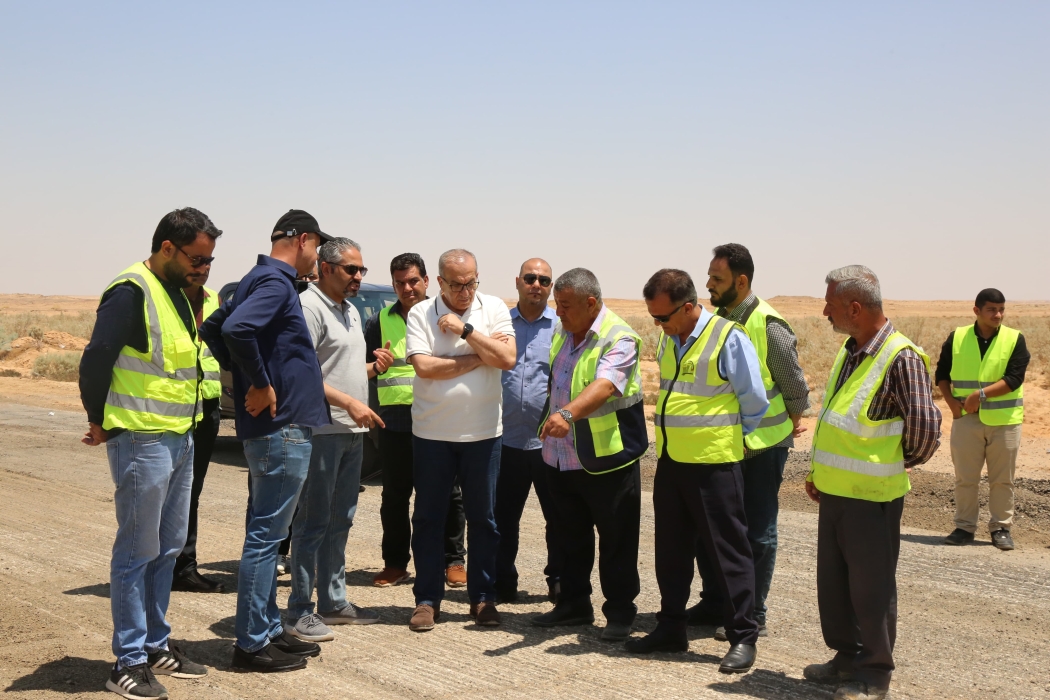 وزير الأشغال يتفقد عددا من المشاريع في محافظتي العقبة ومعان..صور