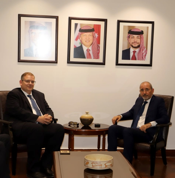 وزير الخارجية يلتقي عضو مجلس النواب الألماني