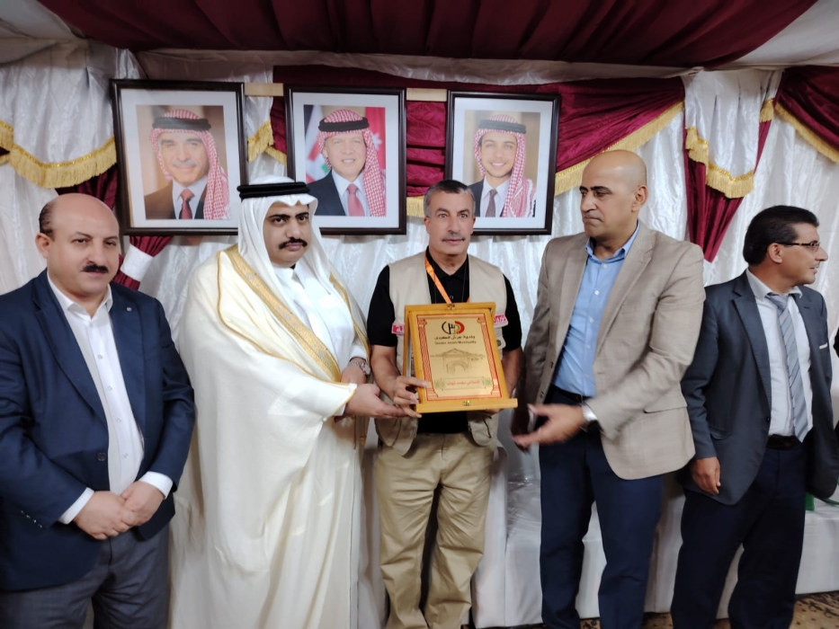 رئيس بلدية جرش الكبرى احمد العتوم يكرم اعضاء اللجنة الاعلامية المحلية لمهرجان جرش 2024