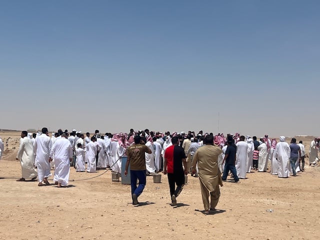 السعودية ...جموع في حفر الباطن تشيّع أول طبيب في المحافظة..صور