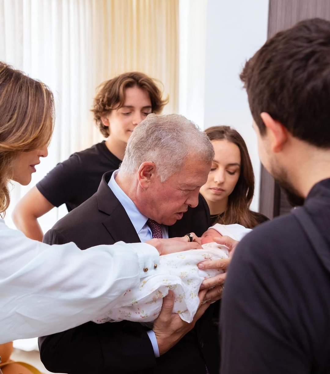 أول حفيدة للملك.. ولي العهد يطلب أن تكون المباركات ما يمكث في الأرض ويخدم الأيتام