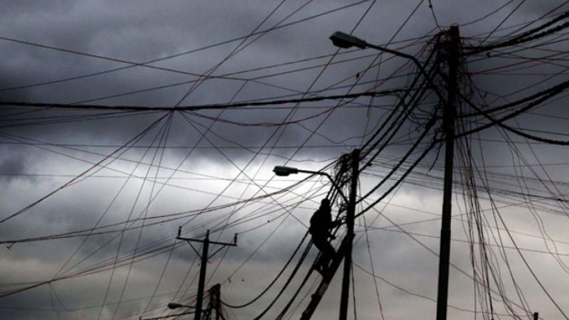 لهذا السبب ... انقطاع التيار الكهربائي عن مناطق واسعة في المملكة