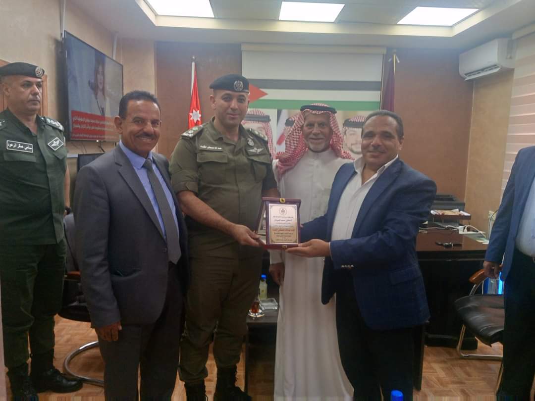 العبيدات يكرم متصرف لواء الموقر والأجهزة الأمنية  في إنجاح امتحانات الثانوية العامة