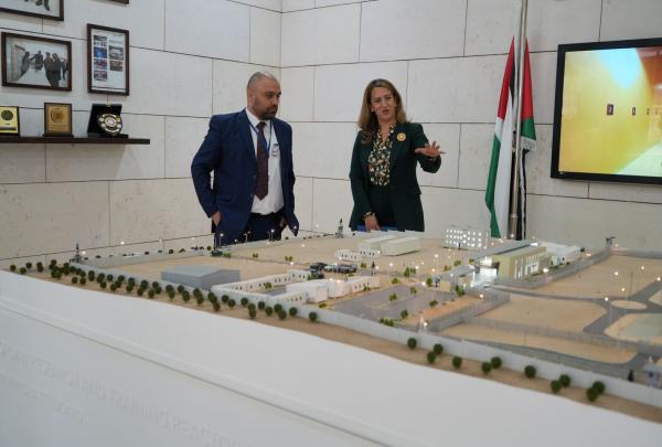 السفيرة الأمريكية في إربد