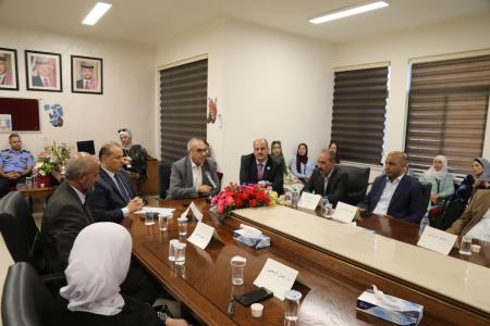 أبو السمن: نسعى لإنشاء إدارة البحث العلمي في المواد الإنشائية