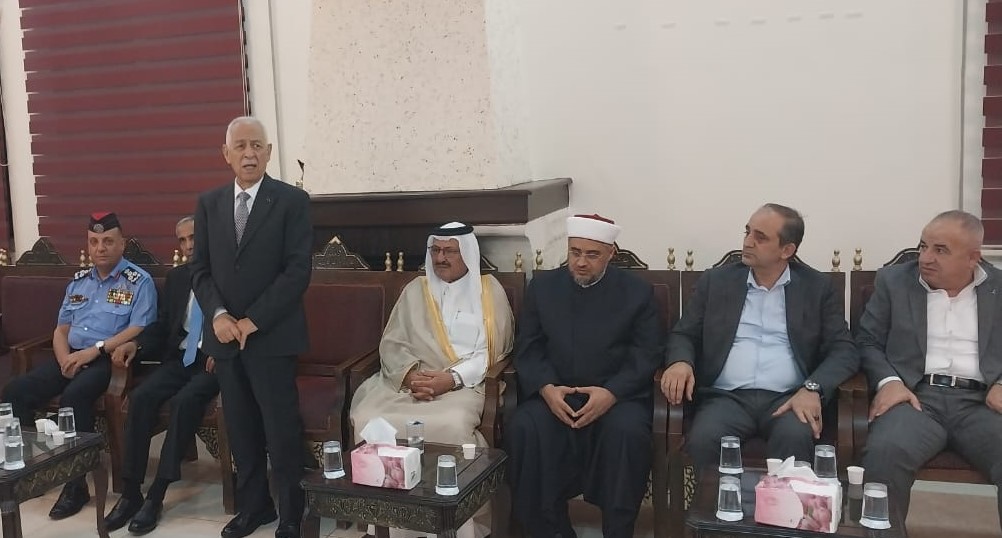 مندوبا عن الملك وولي العهد.... العيسوي يعزي عشيرة الخشمان...صور