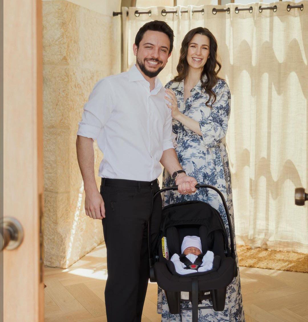 ولي العهد يشكر الخدمات الطبية على الرعاية التي قدموها للأميرة رجوة والأميرة إيمان