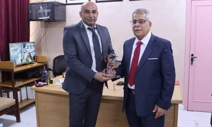 الخصاونة يرعى فعاليات تكريم الداعمين لمختبر الروبوت والذكاء الاصطناعي في مدرسة فاطمة الزهراء الثانوية المختلطة ...صور