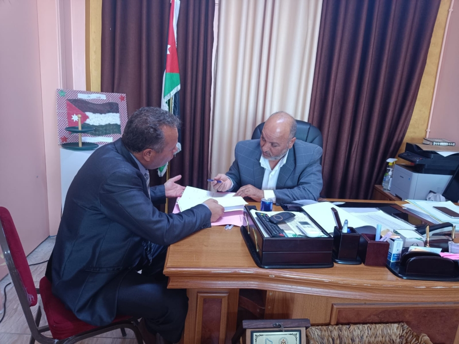 مدير تربية لواء بصيرا يجتمع بلجنة الموارد البشرية في المديرية