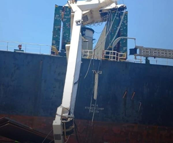 اصابة سائق رافعة باخرة بعد سقوطها في ميناء العقبة